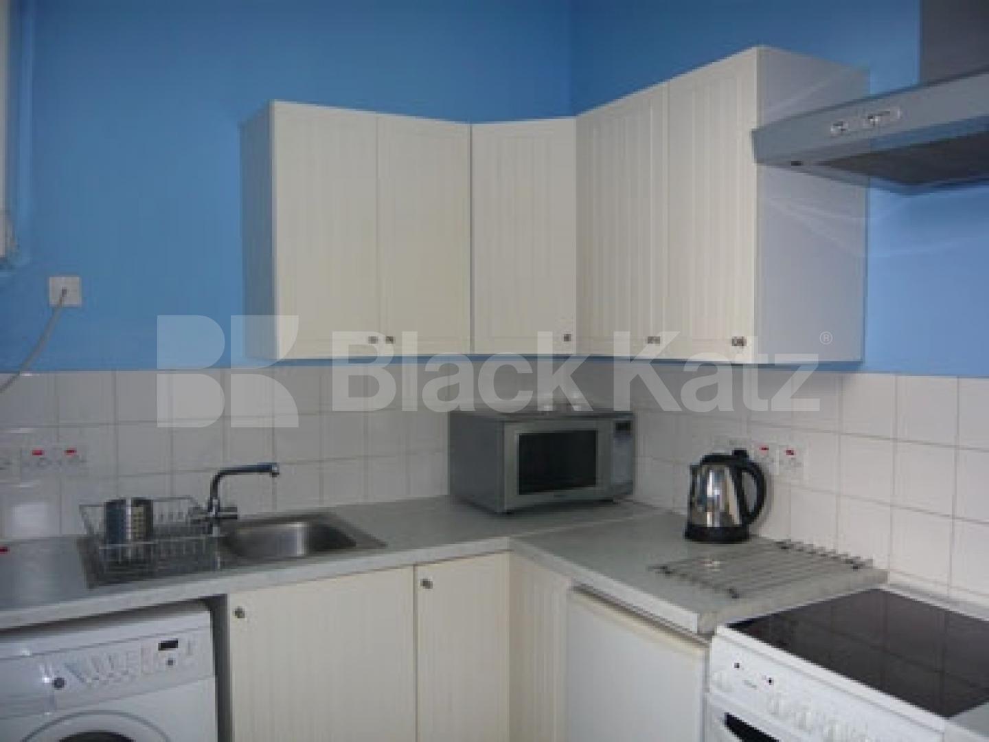 			Overlooking Canal!, 2 Bedroom, 1 bath, 1 reception Flat			 Hormead Road, Westbourne Park